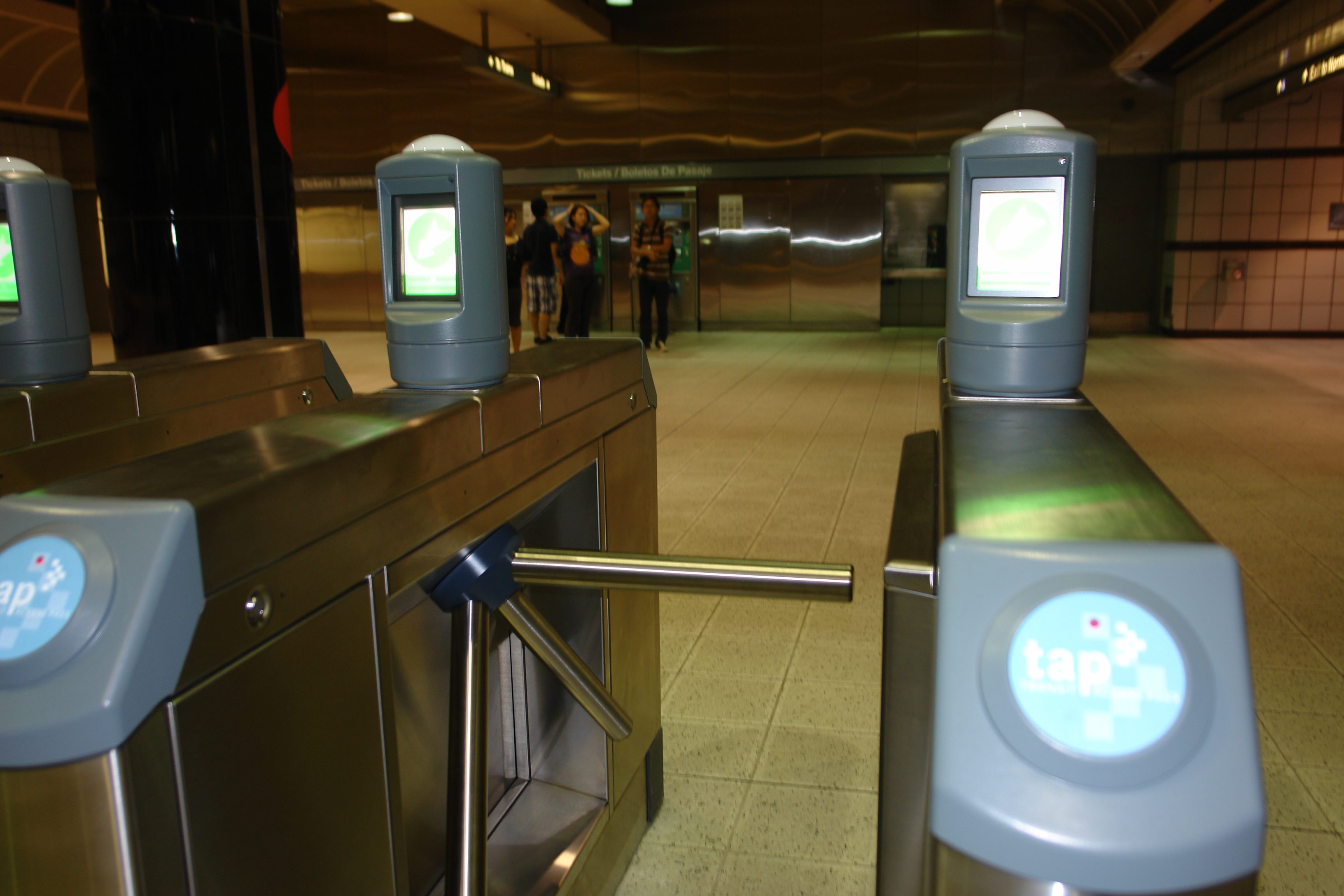 Torniquetes en la estación Normandie de la Línea Morada del Metro. (Foto Luis Inzunza/El Pasajero)