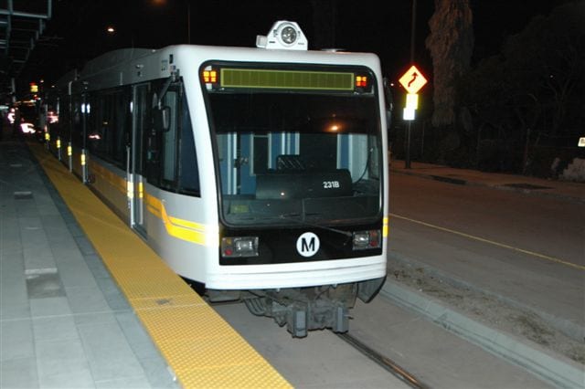 Metro continua las pruebas de trenes y sistemas en la futura línea del tren ligero Expo. (foto José Ubaldo/El Pasajero)