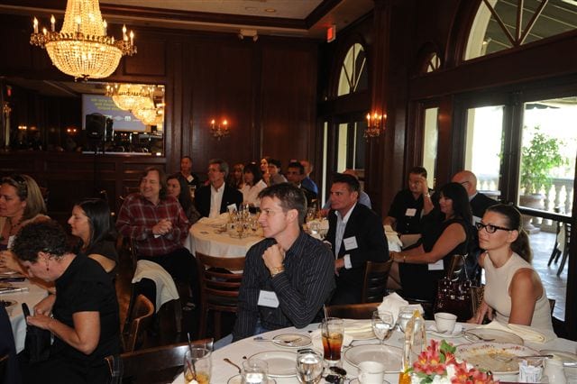 Un aspecto del almuerzo con los reporteros de tráfico del condado de Los Angeles. (Foto de Juan Ocampo/El Pasajero)