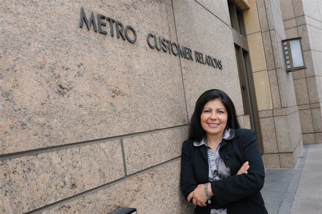 Vilma Hernández a la entrada de Customer Relations. (Foto Juan Ocampo/El Pasajero)