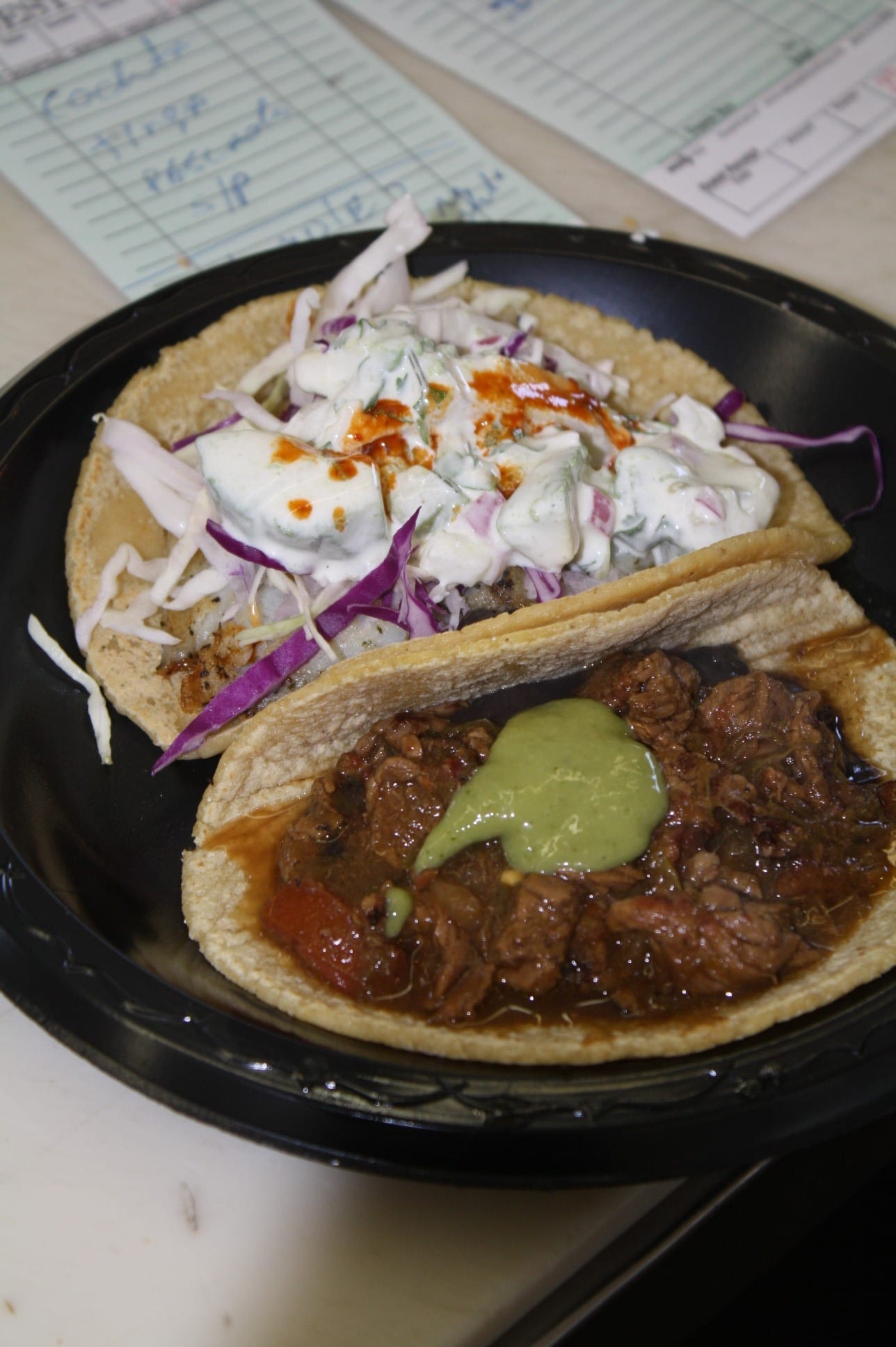 Pollo y Chicharrón en salsa roja. (Foto Agustín Durán/El Pasajero)