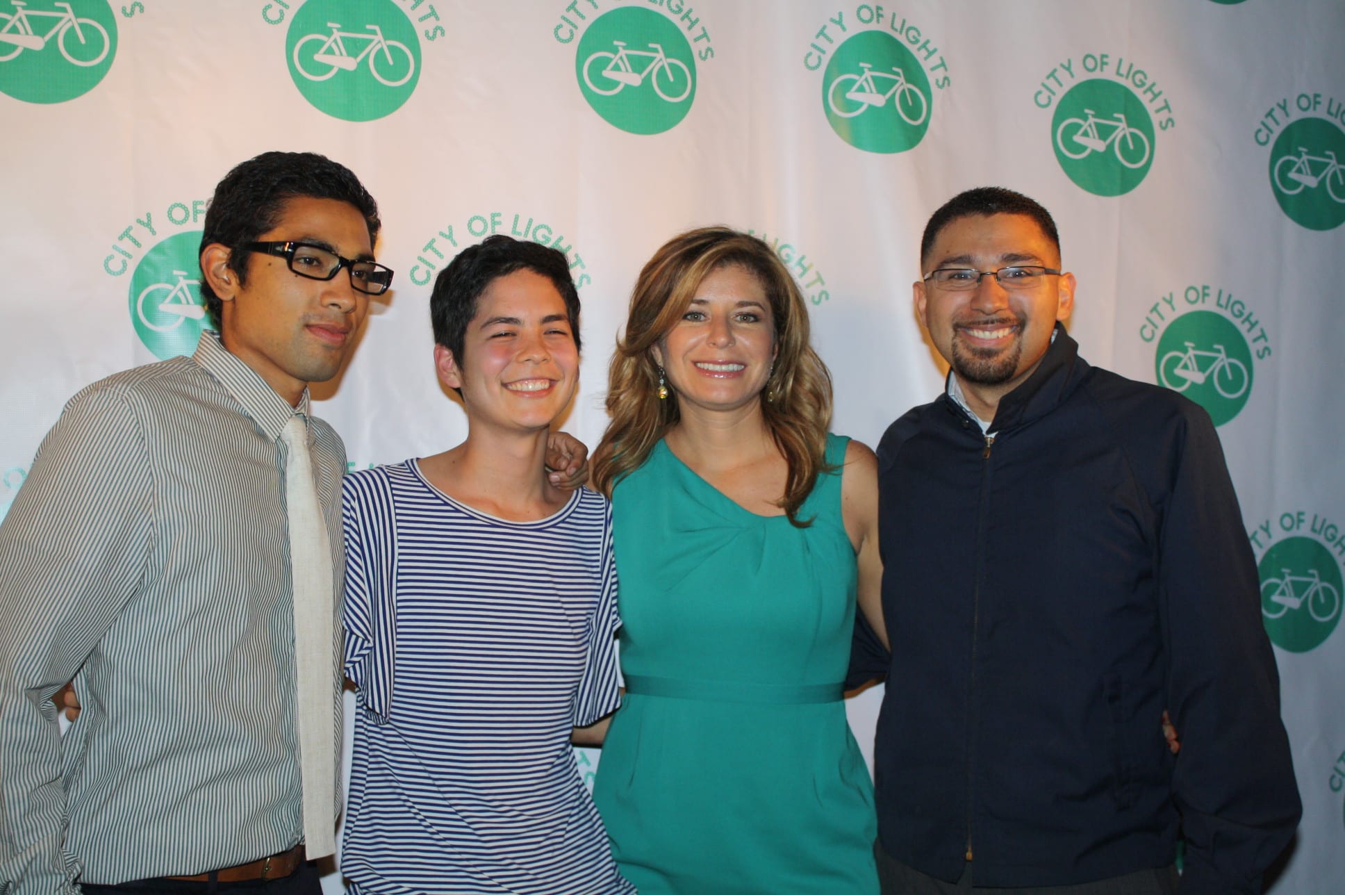 Superhéroes en bicicleta buscan un estilo de vida más saludable y equitativo en Los Angeles. (Foto Agustín Durán/El Pasajero)