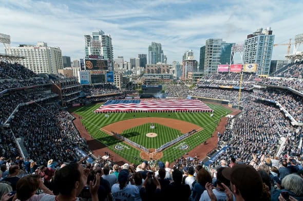 SanDiego San Diego reubicó su estadio de beísbol de los suburbios al centro. (Foto Mark Whitt, vía Flicker)
