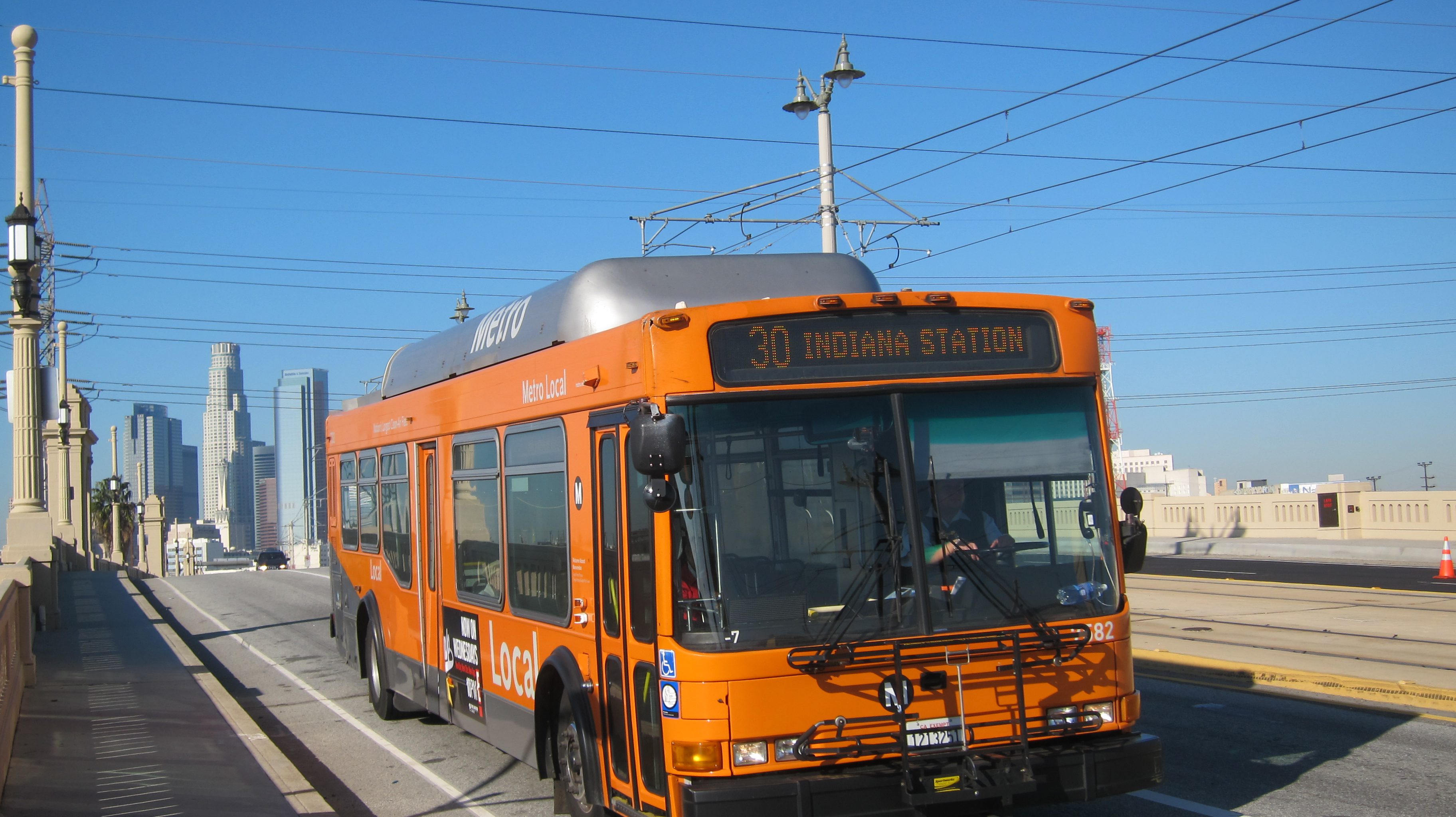 A partir de mañana jueves los autobuses de la línea 30 ya no tendrán que desviarse hasta la autopista 101 para poder llegar al centro de Los Angeles. (Foto Luis Inzunza/El Pasajero).