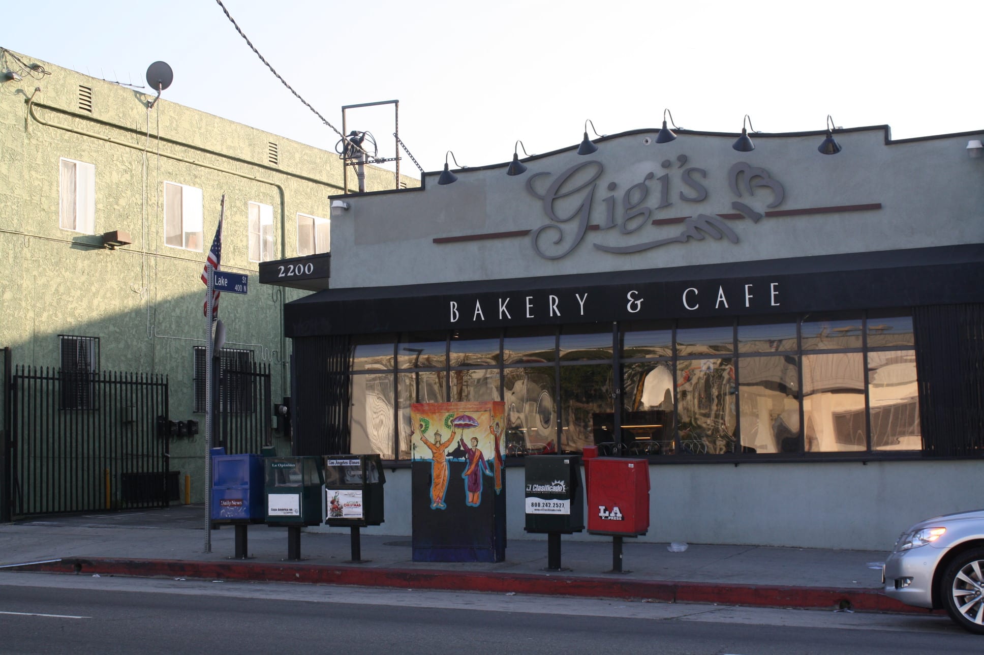 La fachada del restaurante Gigi’s en la calle Temple, a una cuadra al oeste de la calle Alvarado. (Foto Agustín Durán/El Pasajero).