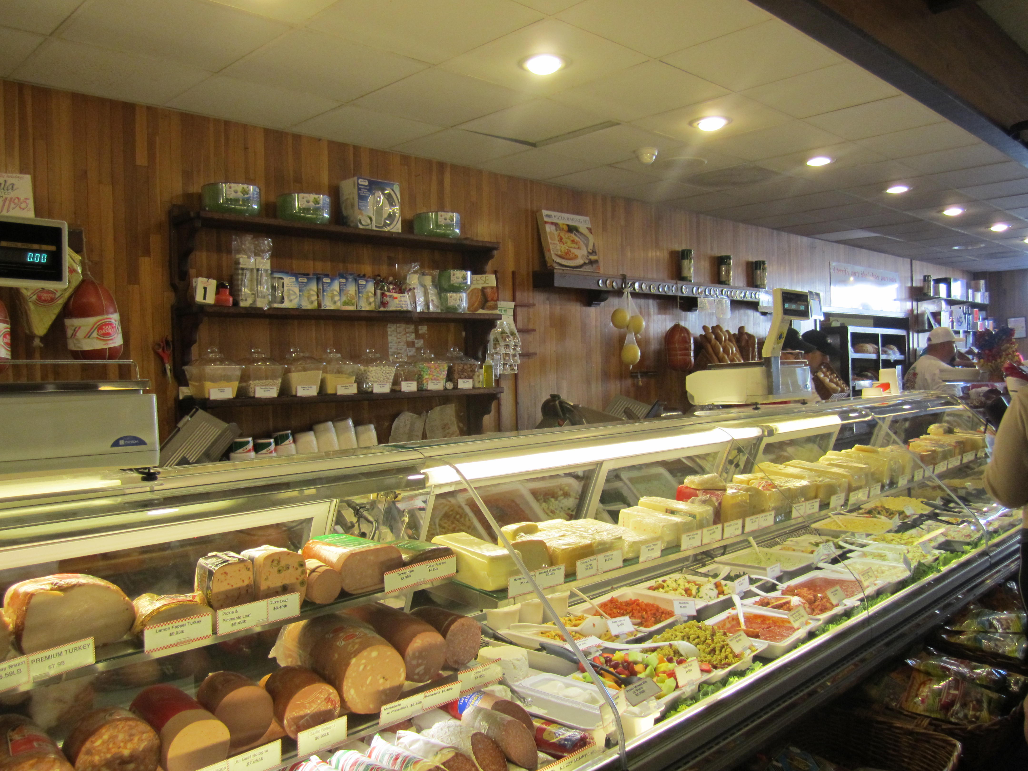 El restaurante cuenta con una amplia selección de productos italianos. (Foto María Luisa Arredondo/El Pasajero).