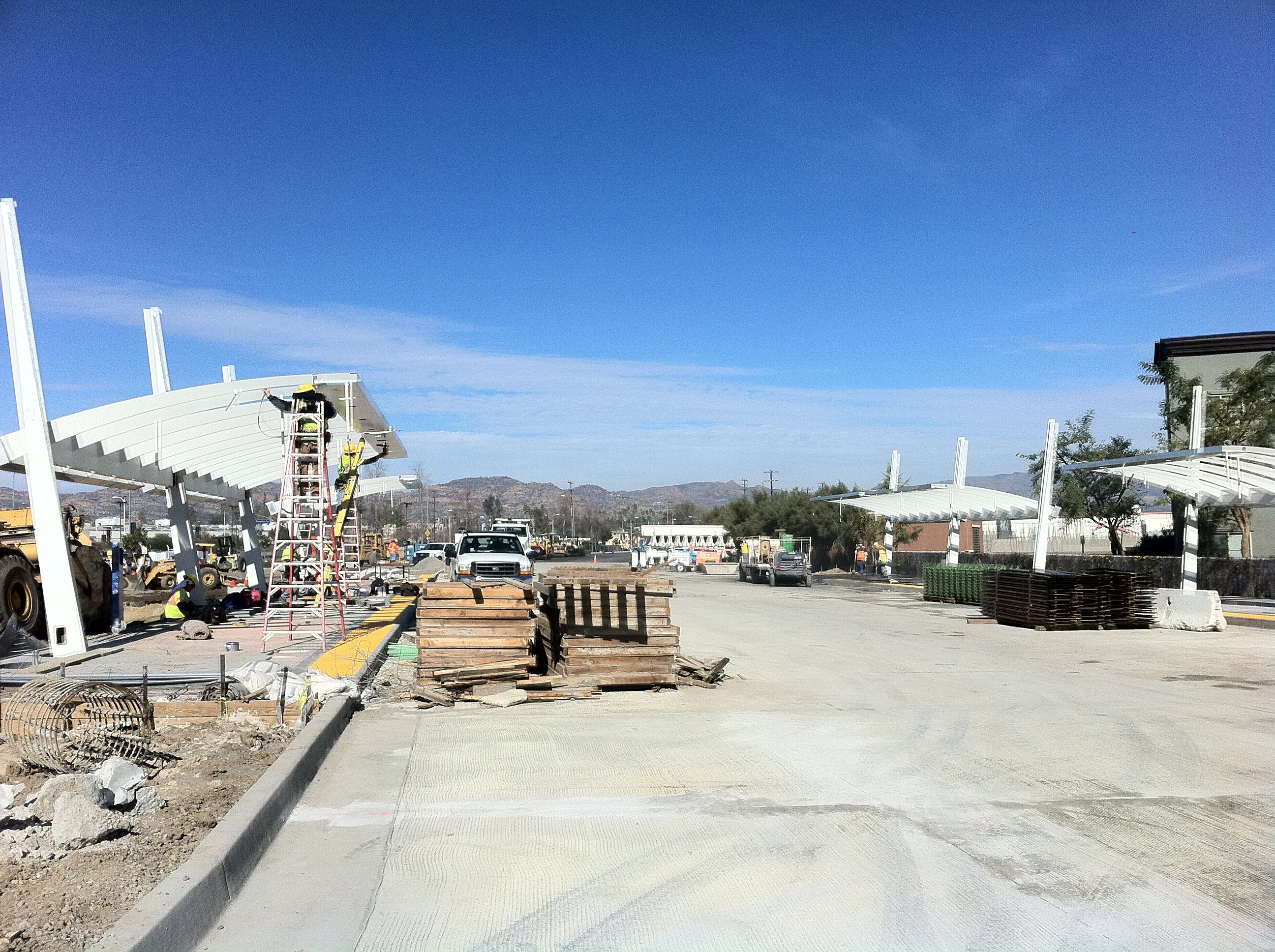 Lo que pronto será la nueva estación Chatsworth de la extensión Canoga.