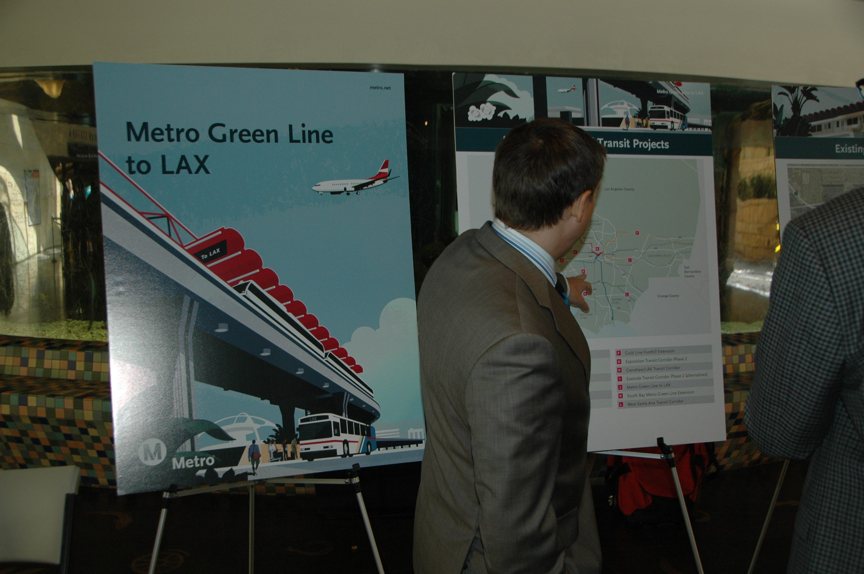 Metro llevó a cabo hoy su primera de tres reuniones informativas sobre el proyecto "Línea Verde al LAX". (Foto José Ubaldo/El Pasajero).