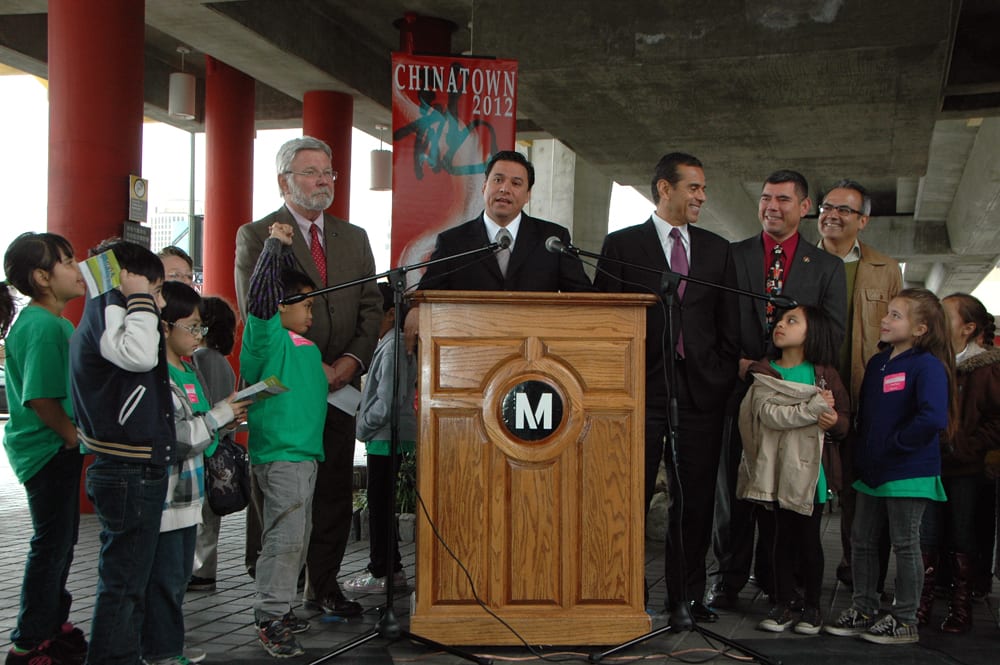 DSC_0245 Un aspecto de la rueda de prensa que tuvo lugar en la estación Chinatown, a nivel de la calle, esta mañana. Foto Luis Inzunza/El Pasajero).