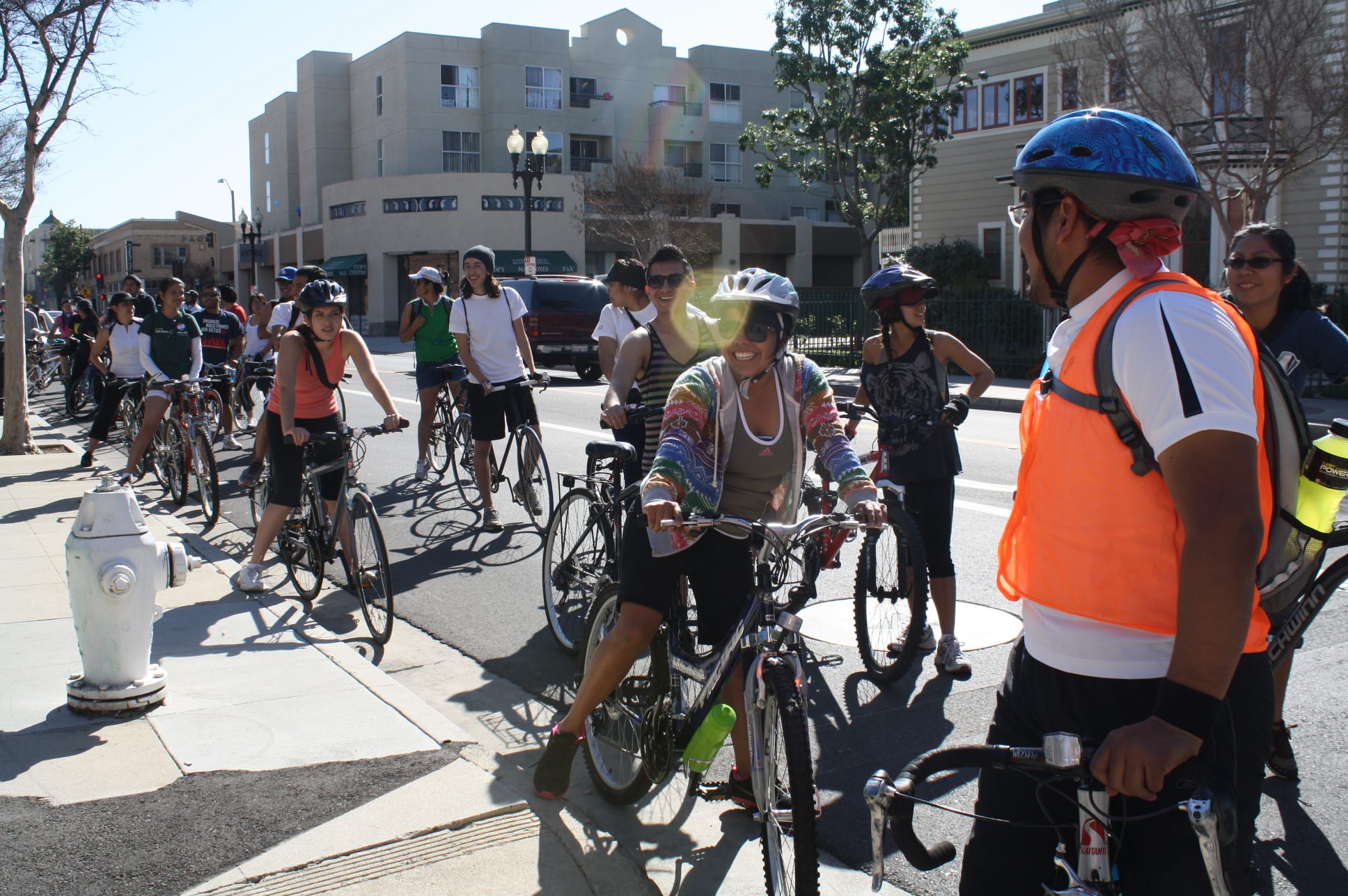 Uriel Rivera fue uno de los voluntarios que encabezó la caravana de bicicletas ayer domingo desde Santa Ana a Los Ángeles. (Foto Agustín Durán/ El Pasajero)