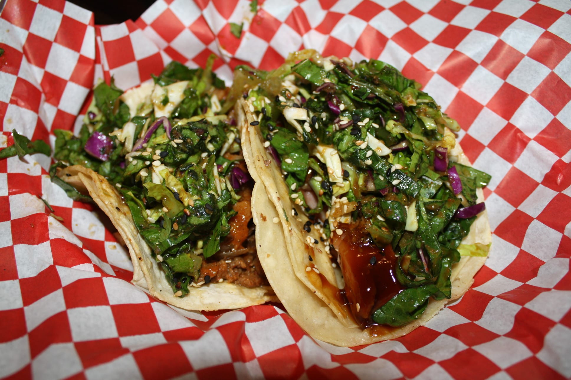 Tacos de pescado y de carne de puerco picoso. (Foto Agustín Durán/El Pasajero).
