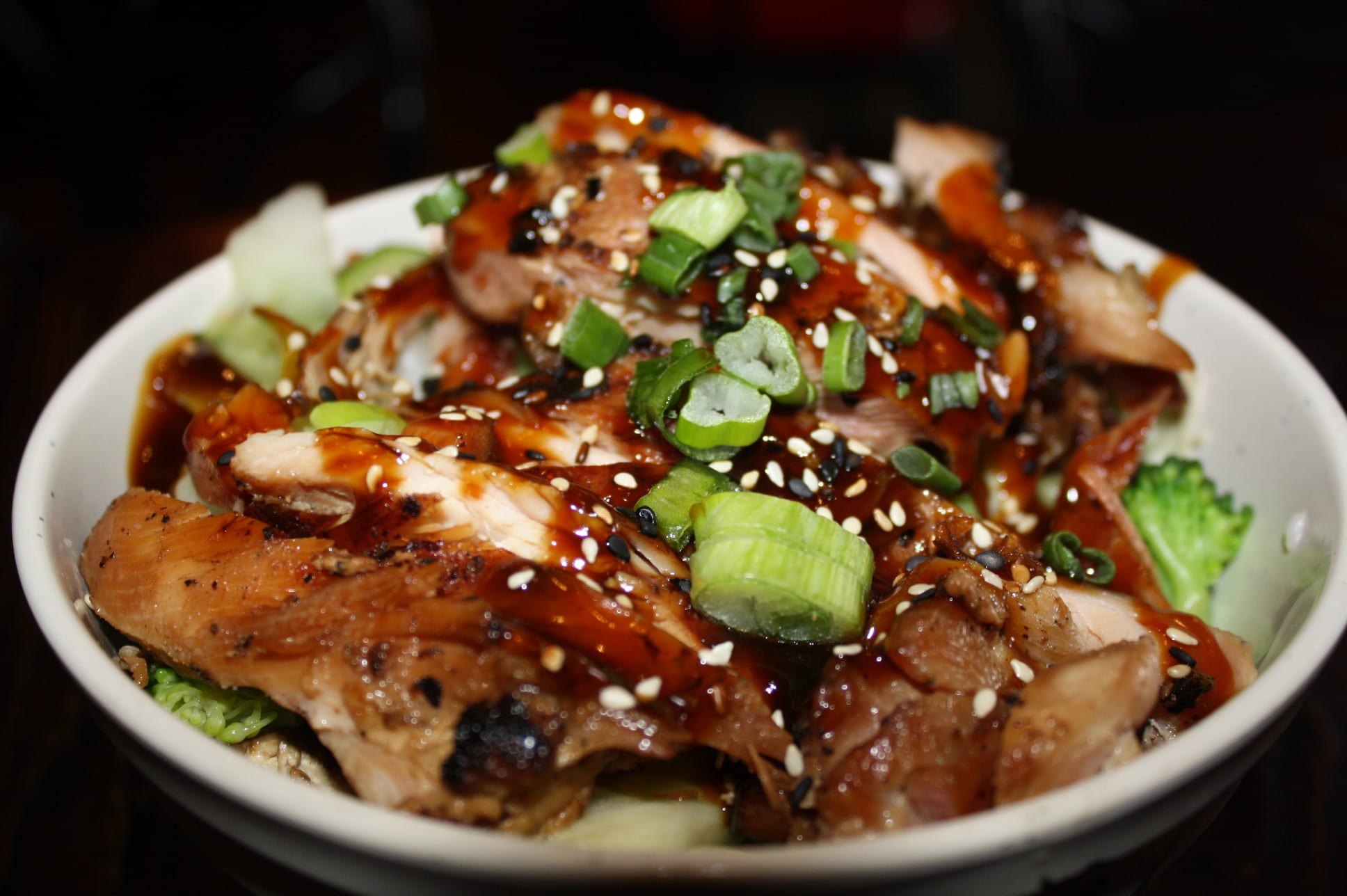 Chicken Teriyaki Bowl. (Foto Agustín Durán/El Pasajero)