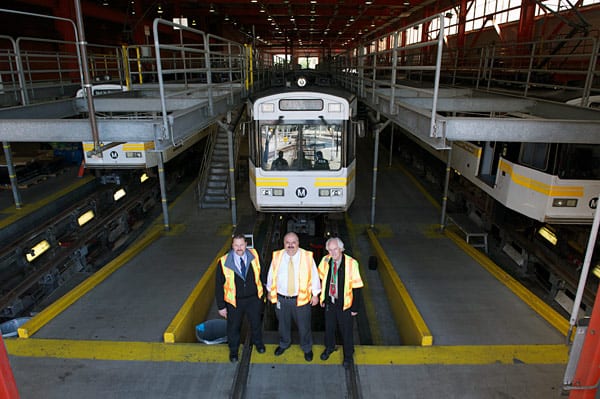 El equipo de Servicios a la Flota de Trenes que supervisa el programa de reparaciones de los vagones en las instalaciones de la Línea Azul. De izquierda a derecha; Bryan Rydell, Nick Madanat y Russell Homan. (Fotos Gary Leonard)