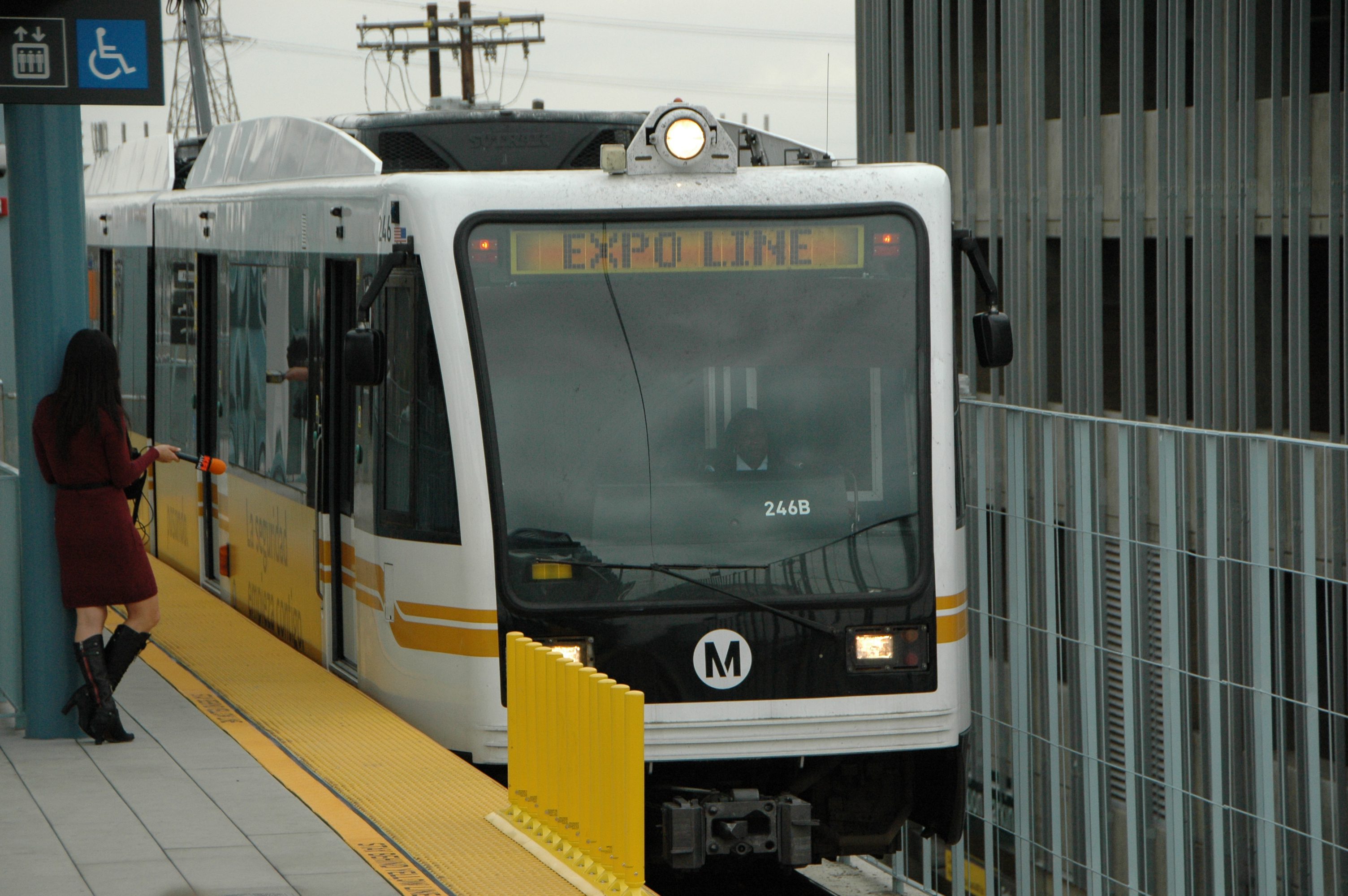Tren entrando a la estación La Ciénega/Jefferson. (Foto José Ubaldo/El Pasajero).