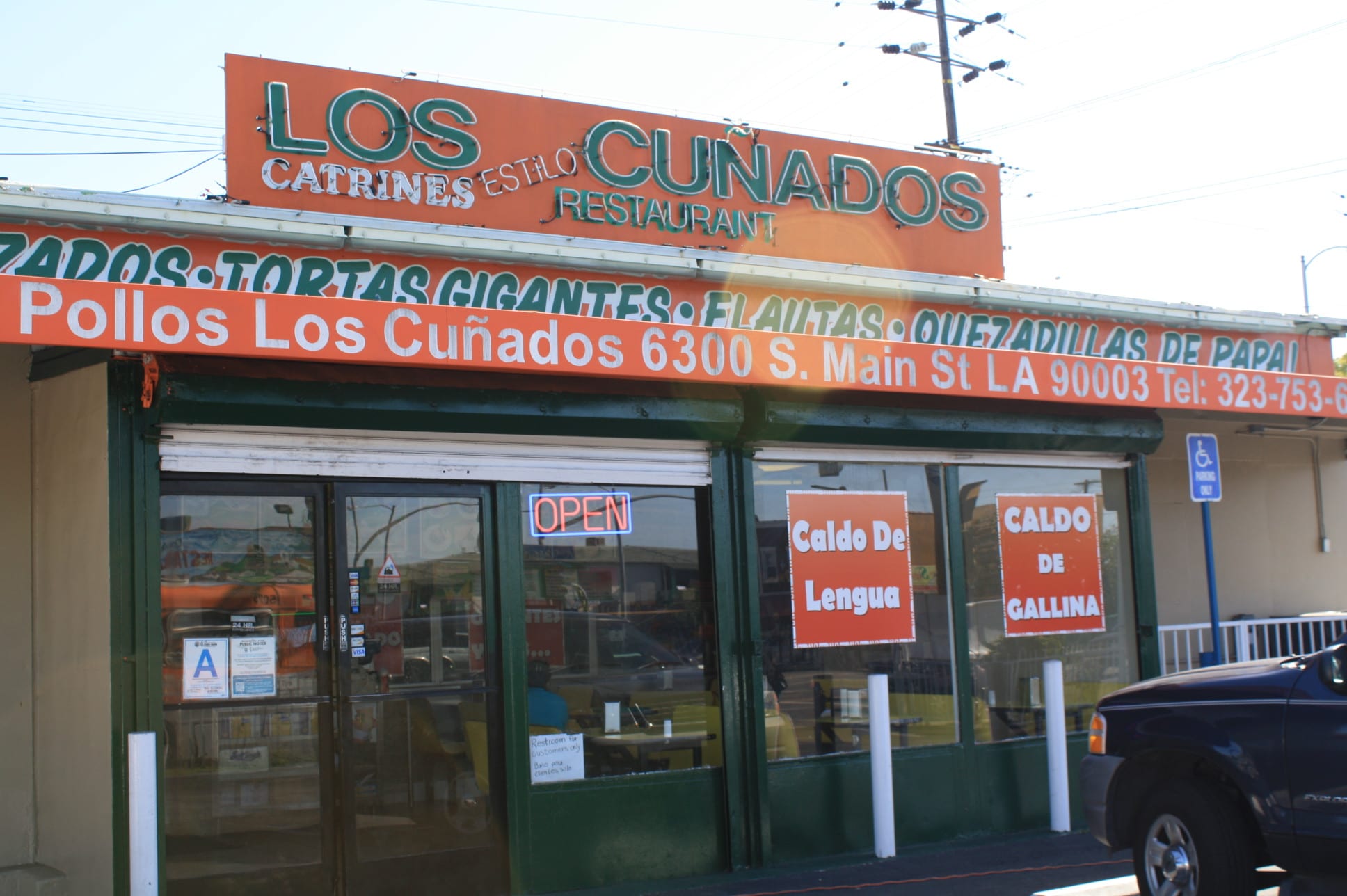 Pollos Los Cuñados en el sur de Los Angeles. (Foto Agustín Durán/El Pasajero)