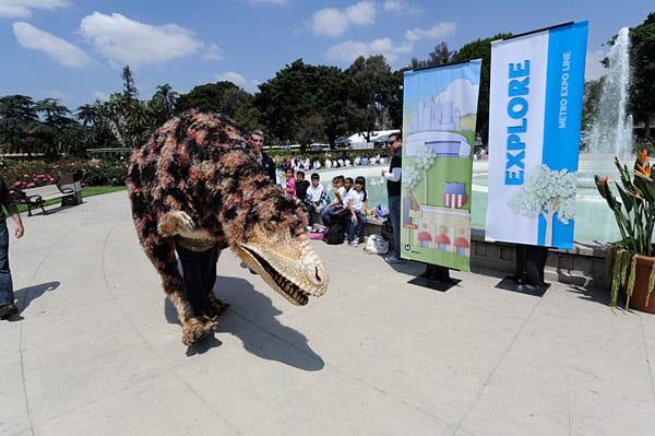 Expo Opening1 Hunter, la mascota del Museo de Historia Natural. (Todas las fotos de Gary Leonard/El Pasajero).