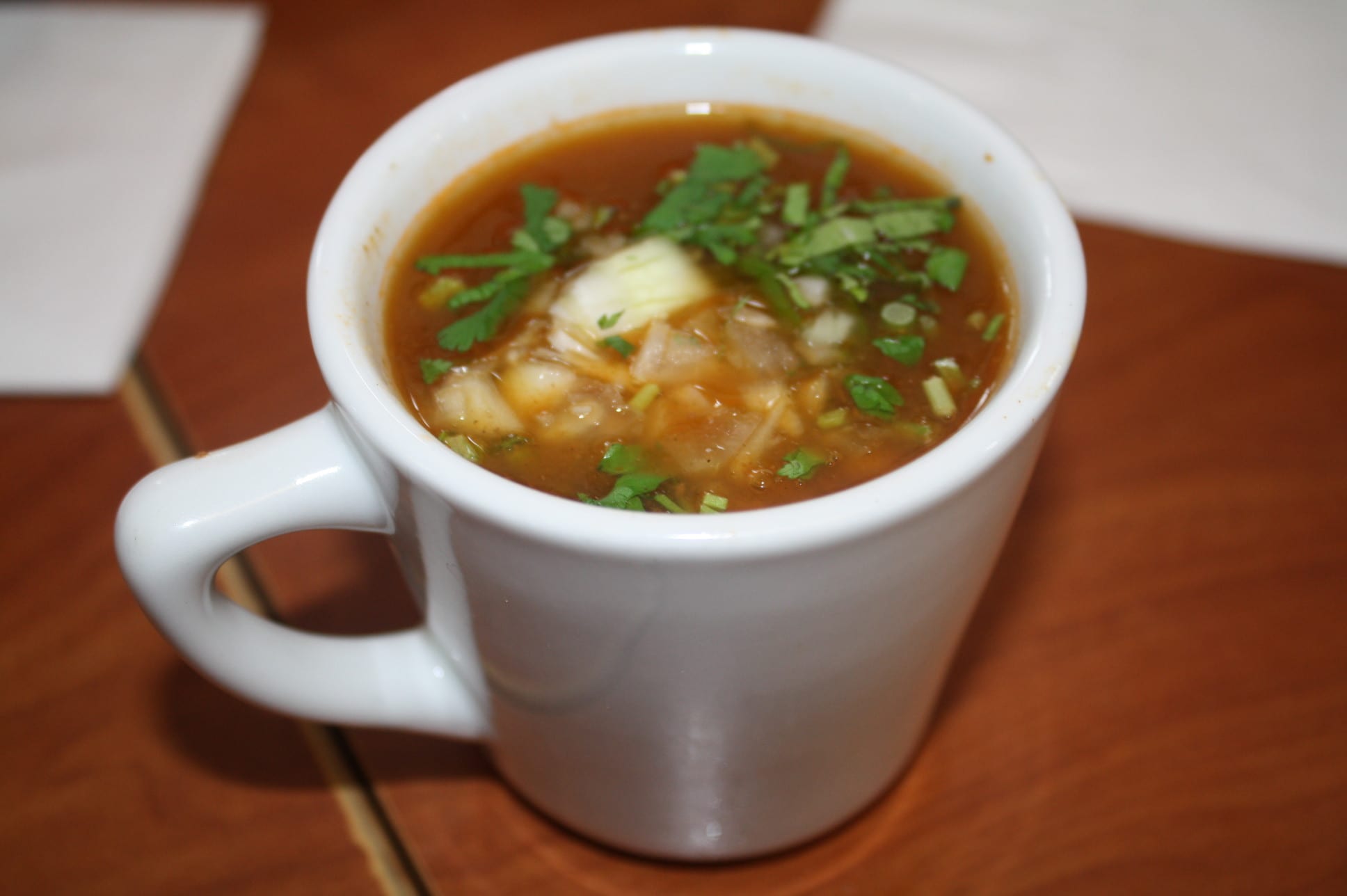 Consomé del jugo de la birria. (Foto Agustín Durán/El Pasajero).
