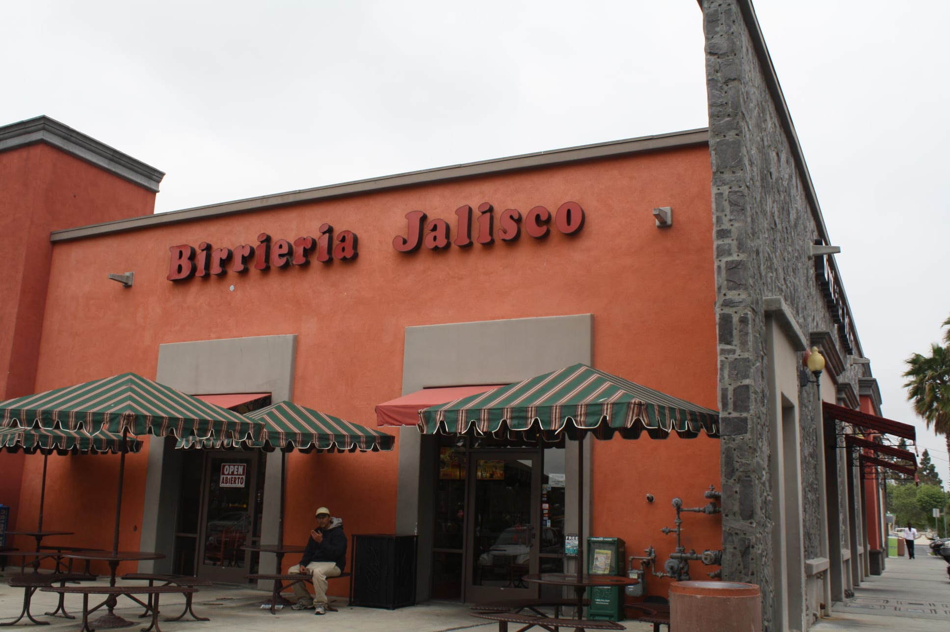 Birriería Jalisco en la Plaza México, en Lynwood. (Foto Agustín Durán/El Pasajero).