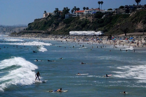 Un tren de Metrolink en San Clemente. (Foto de wuji9981 vía Flickr Creative Commons).