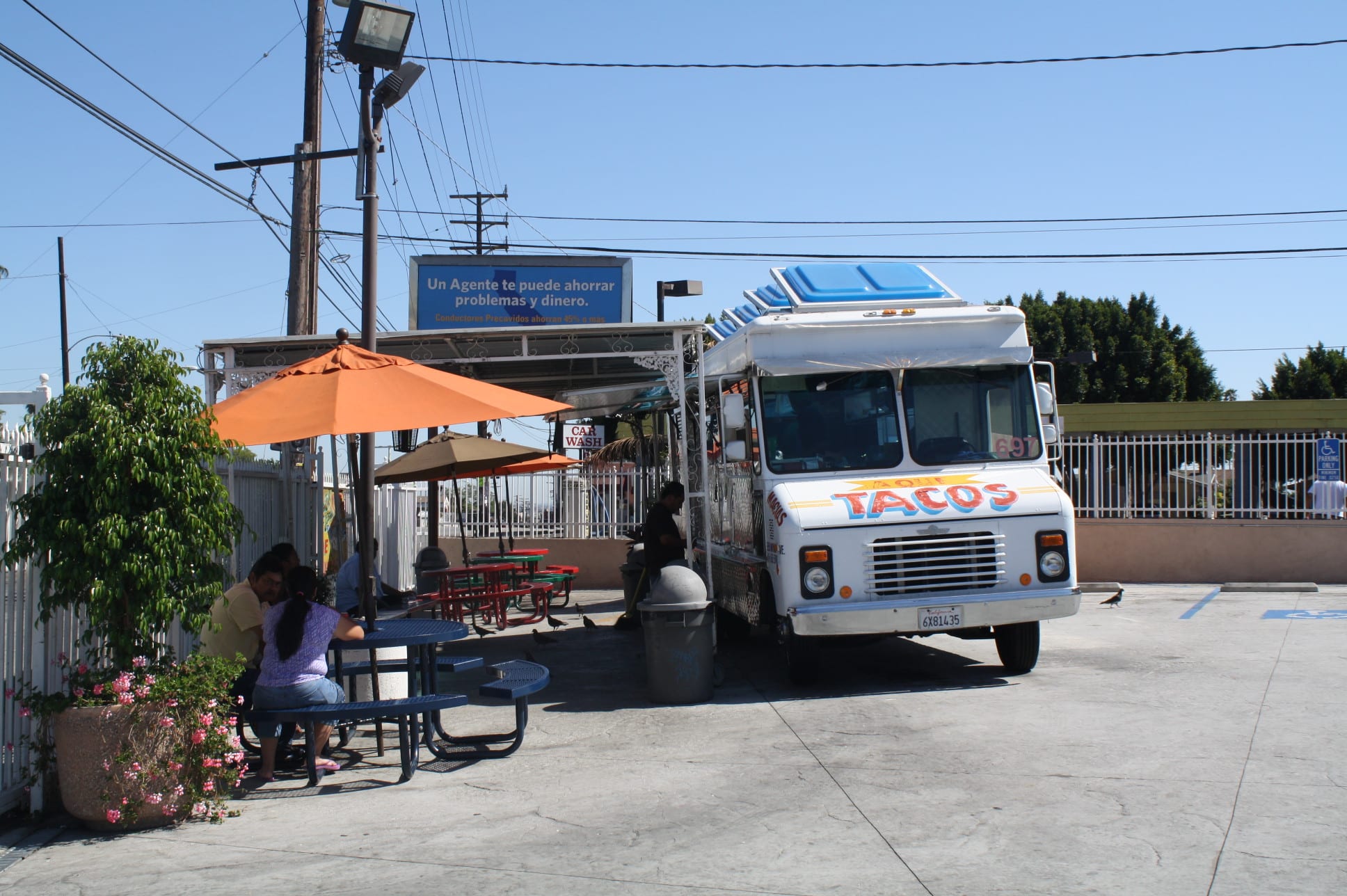 La camioneta de comida es para las personas que van de prisa  (Foto Agustín Durán/El Pasajero)
