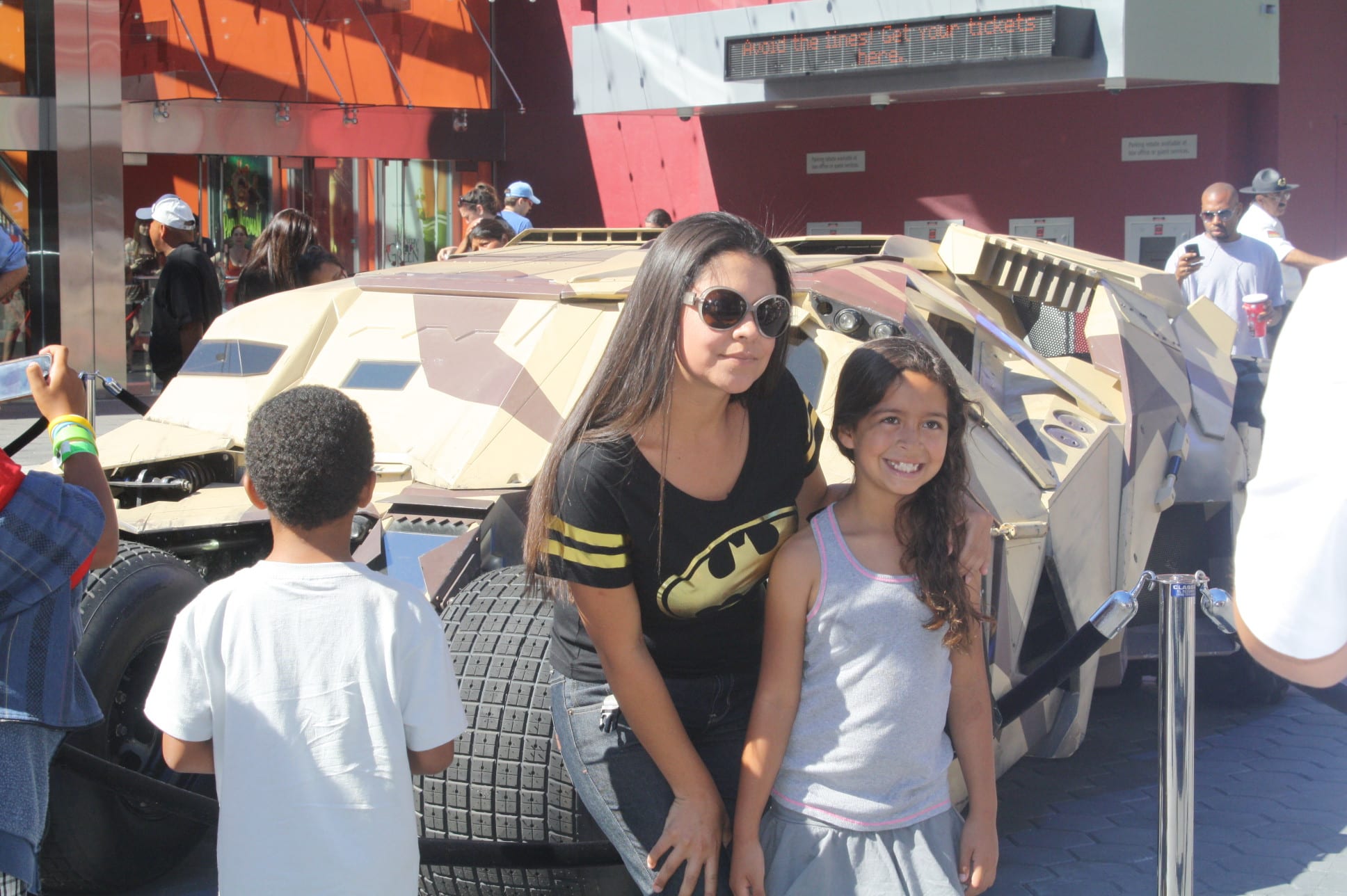 Había de todo, desde parejas, grupo de amigos y familias enteras en el estreno de la película (Foto Agustín Durán/ El Pasajero).