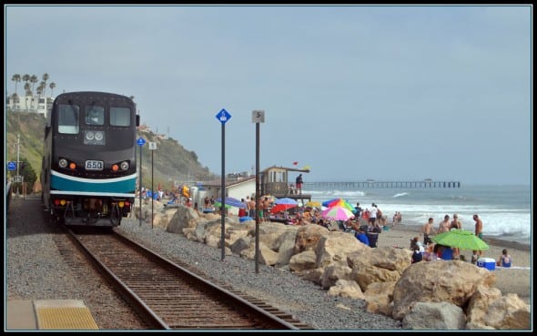Tren de Metrolink en San Clemente. Foto Loco Steve, vía Flickr creative commons).