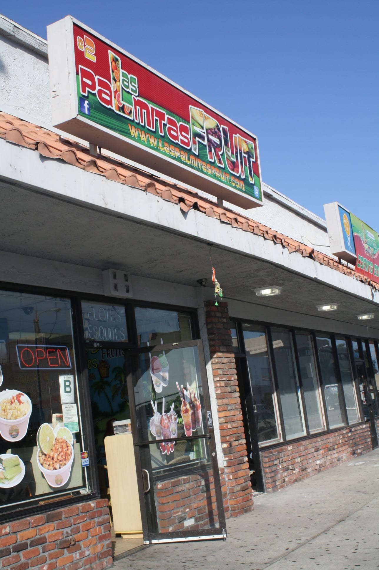 Las Palmitas Fruit en Downey. (Foto Agustín Durán/El Pasajero).