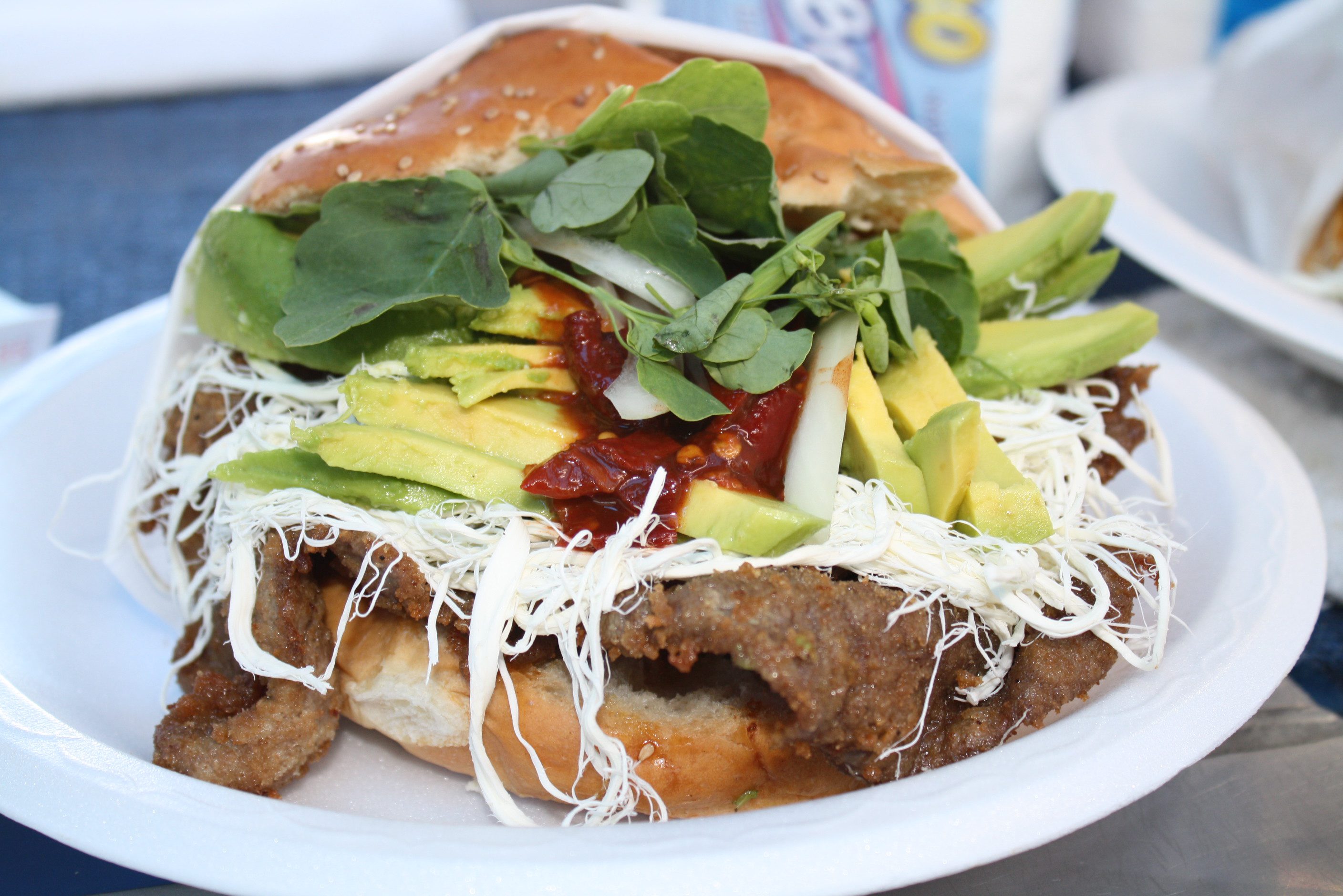 Cemitas Tepeaca Cemita de Milanesa con aguacate, chiles chipotles y quesillo, para chuparse los dedos. (Foto Agustín Durán/El Pasajero).