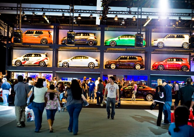 Es todo un espectáculo las presentaciones de los fabricantes de auto. Aqui Scion de Toyota. 