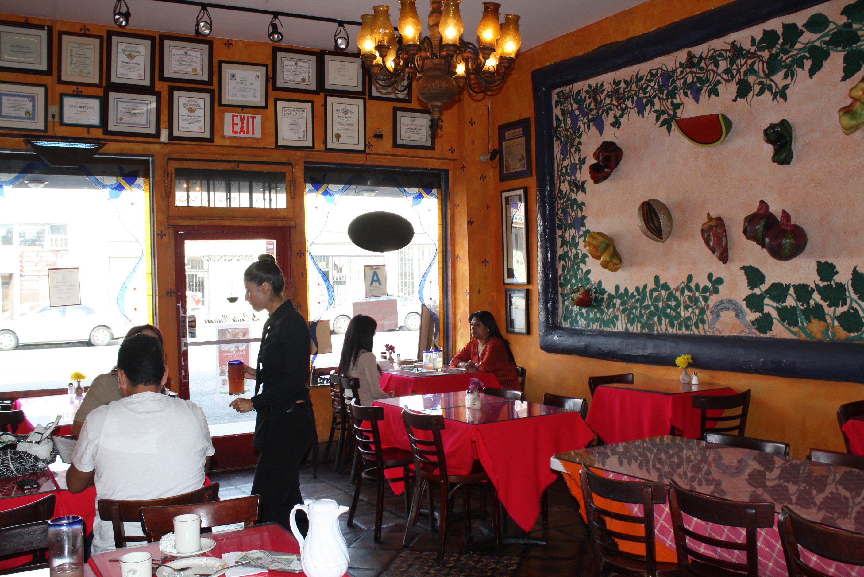  La Casita Mexicana está ubicada en 4030 Gage Avenue, en Bell, California. (Foto Agustín Durán/El Pasajero0>