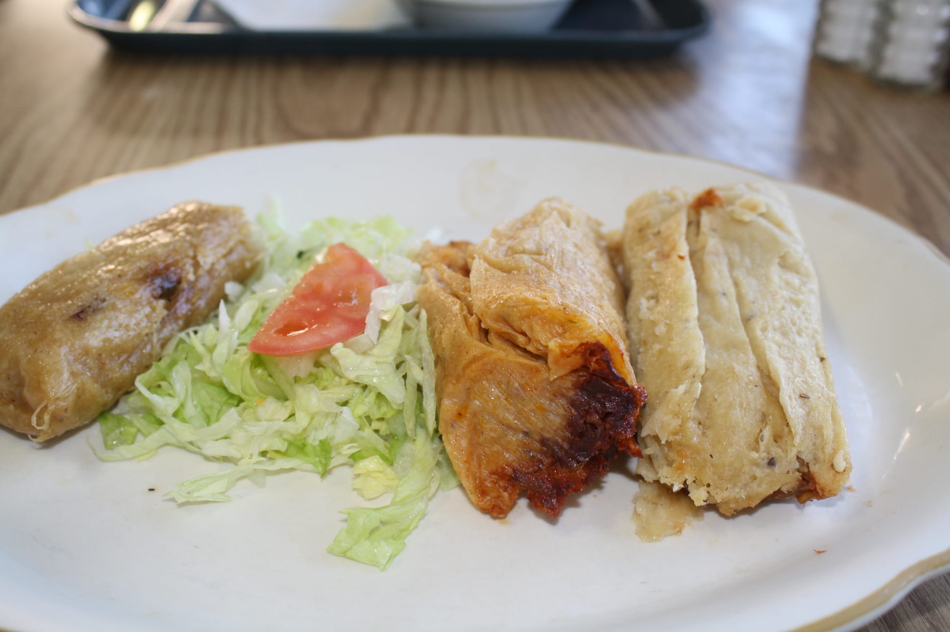 Diana's Orden de tamales de Carne de Puerco, Pollo y Piña listos para ser devorados. (Foto Agustín Durán/El Pasajero).