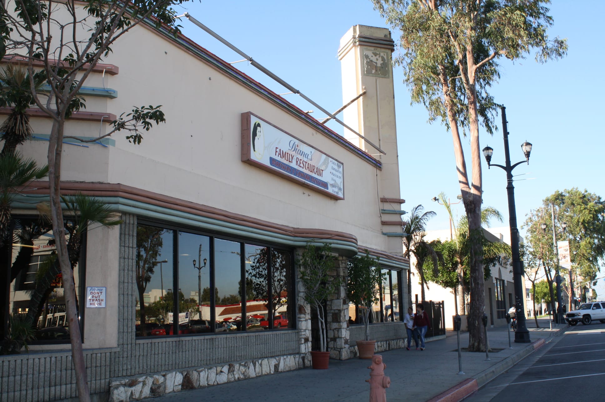 Diana's Fachada del restaurante Diana's en el 6035 Pacific Boulevard en Huntington Park. (Foto Agustín Durán/El Pasajero).