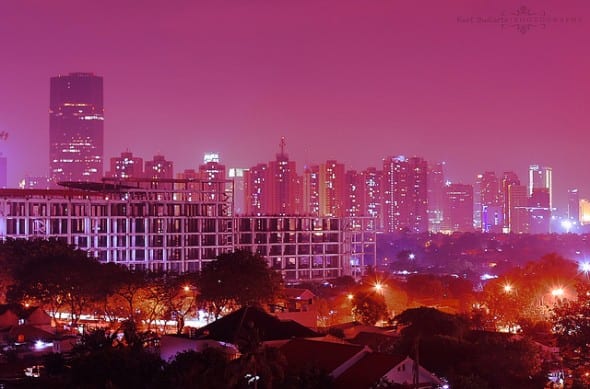Jakarta de noche. Déle una probadita en el Enjoy Jakarta Festival este domingo. (Foto de kaybee07 vía Flickr Creative Commons).