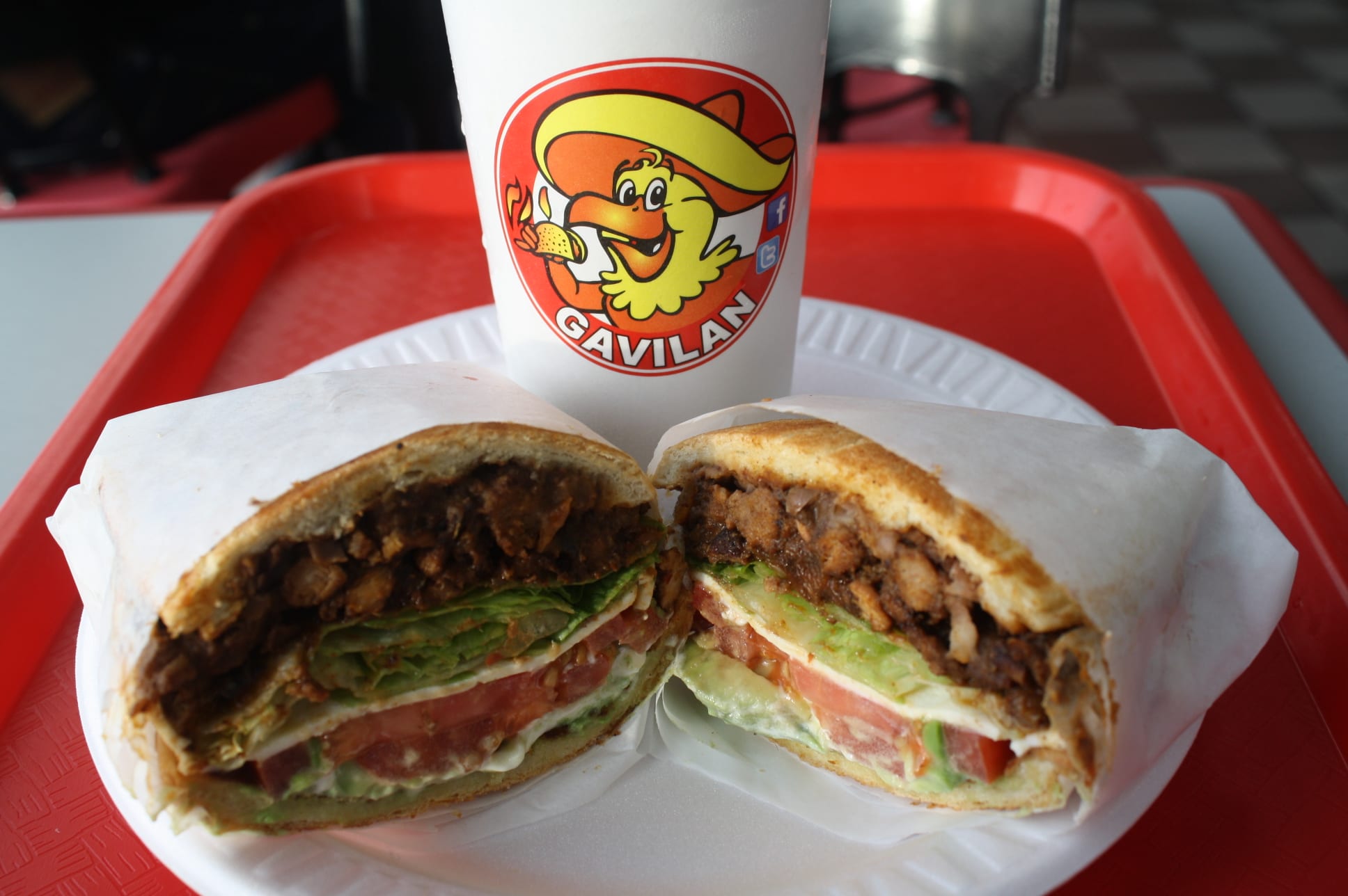 Torta con carne al pastor (Foto de Agustín Durán/El Pasajero).