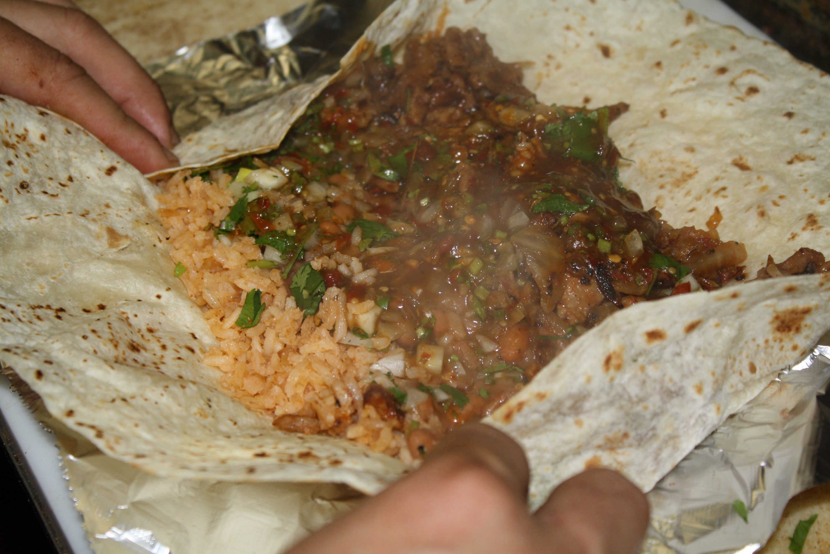 Los burritos al igual que los tacos, son un bombazo. (Foto de Agustín Durán/El Pasajero).