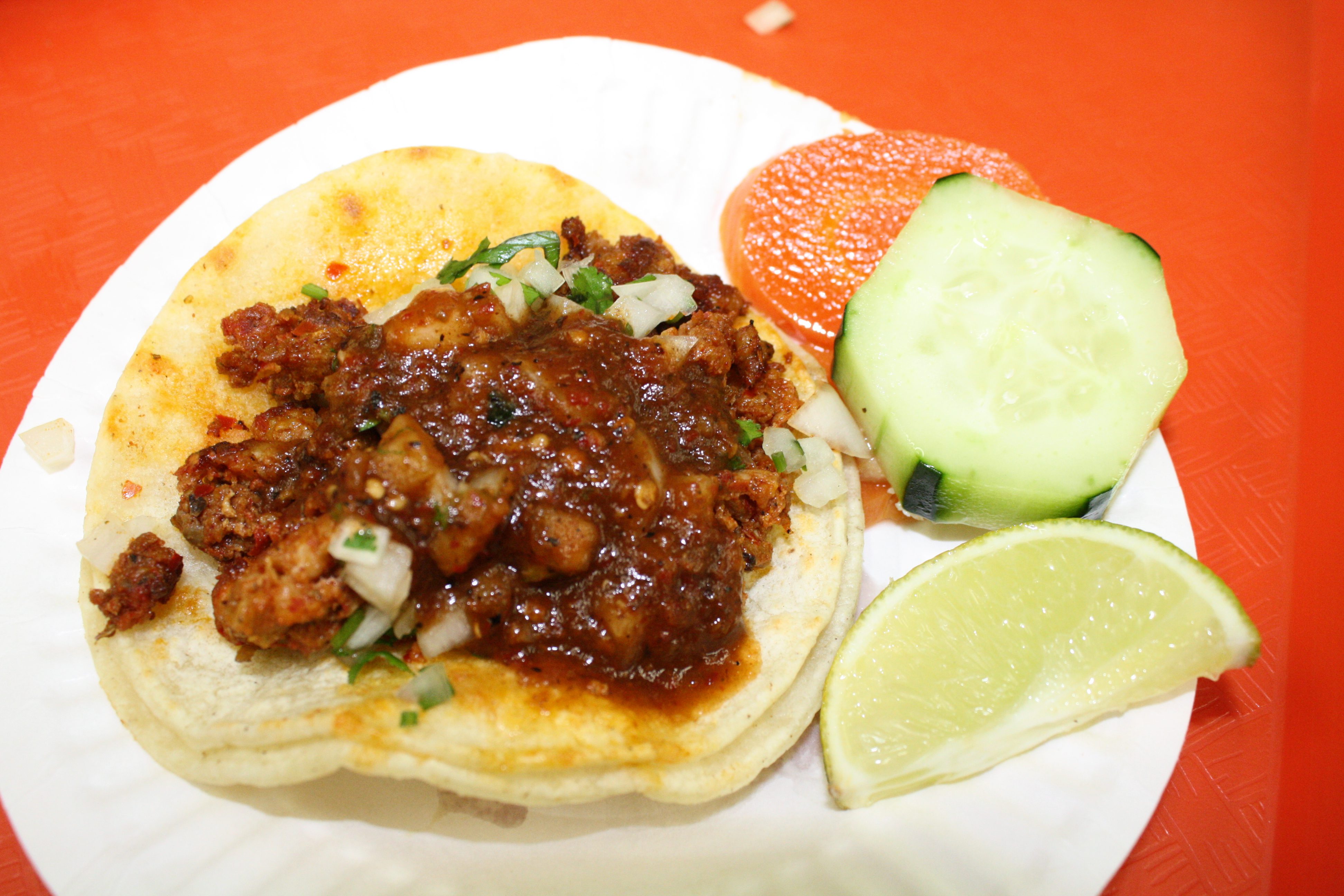 Taco de chorizo (Foto de Agustín Durán/El Pasajero).