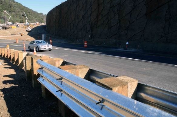 La nueva rampa de acceso a la autopista 405 cerca de Skirball Center se abrió el 3 de febrero de 2013.