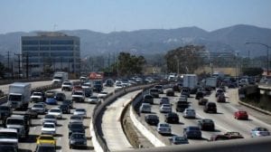 El tráfico en la autopista I-405. Foto de malingering, vía Flickr creative commons.