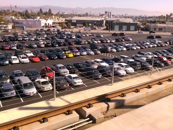 Vista del recién pavimentado garaje en la estación Culver City. Foto: Metro