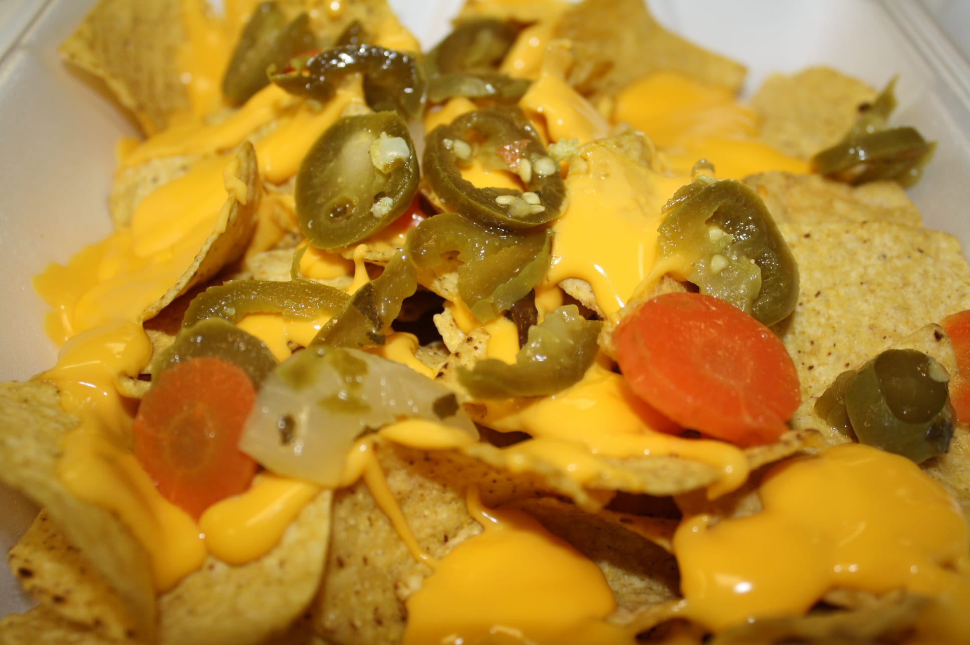 Nachos con queso y jalapeños. (Foto de Agustín Durán/El Pasajero).