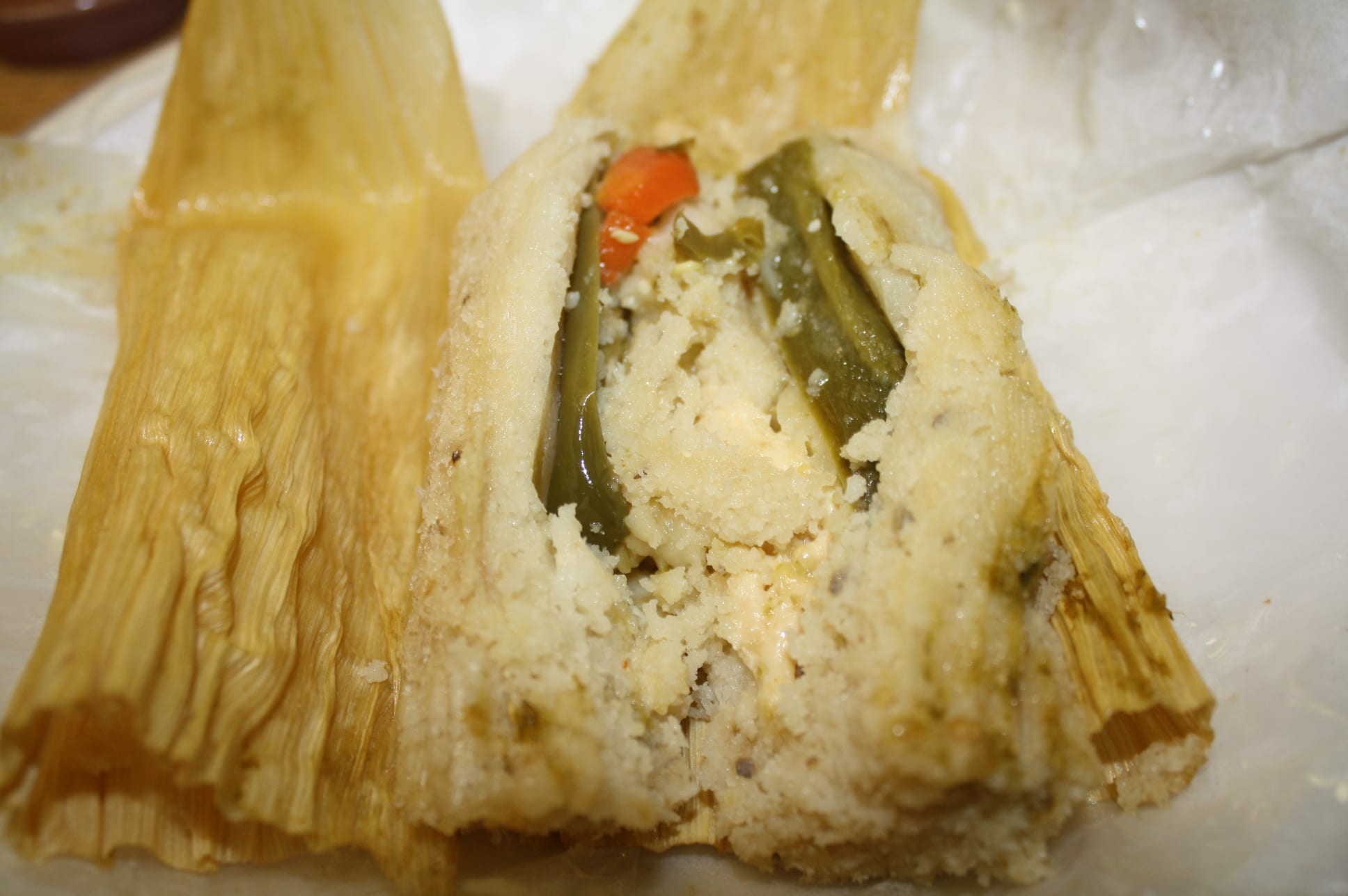 Tamal de queso con rajas. (Foto de Agustín Durán/El Pasajero).