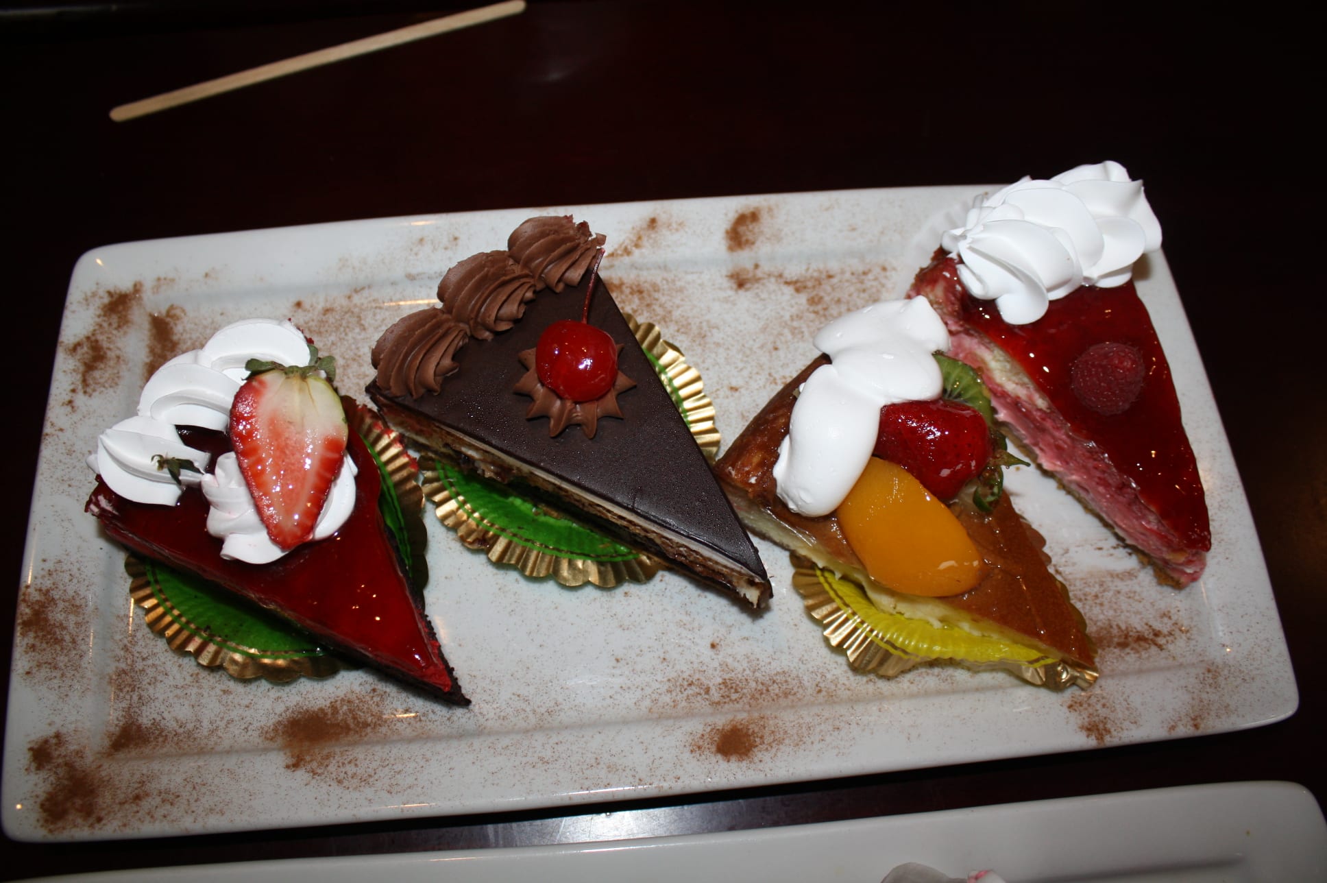 Es difícil describir la presencia y sabor de los pastelillos conocidos como chess cakes. Hay de más de una docena de sabores, pero los de fresa, 4 leches, frutas y caramelo son los más populares. (Foto de Agustín Durán/El Pasajero).