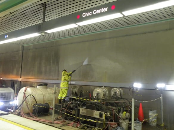 El proceso de limpieza se lleva a cabo en las Líneas Roja y Púrpura de Metro.