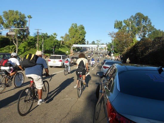 Ciclistas rumbo al juego. Foto: Página oficial de Facebook de Eastside Bike Club.