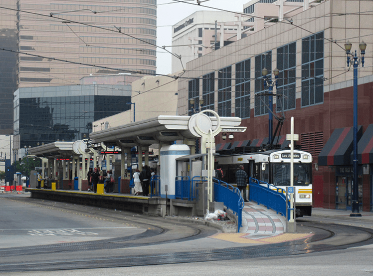 Long Beach Transit Mall. Foto cortesía de Streetsblog.com)