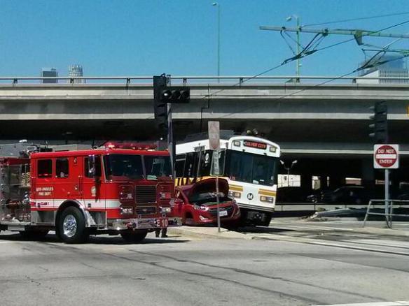choque de tren y auto, Línea Azul, Línea Expo, accidente, retrasos, Metro, El Pasajero