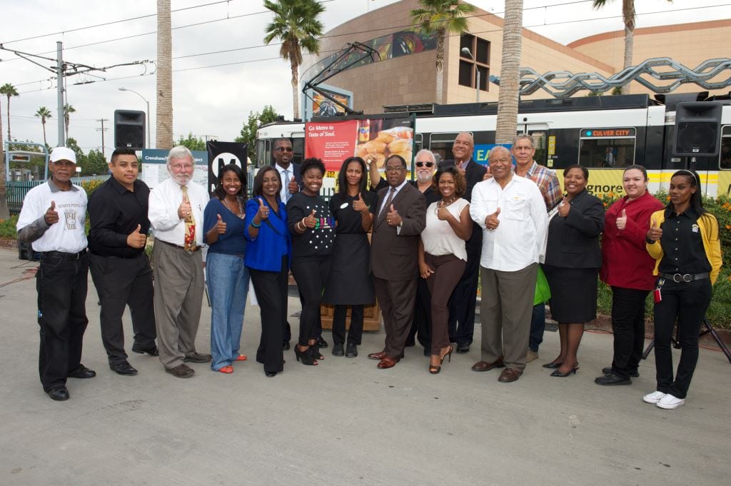 Representantes de Metro y funcionarios que participaron en el evento de Taste of Soul. Foto: Gary Leonard/Metro.
