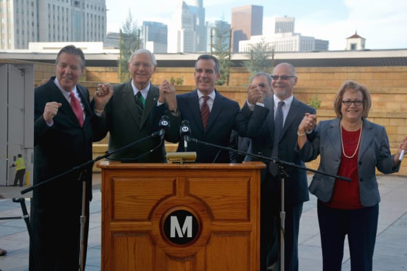 De izquierda a derecha, James Ledfone, el supervisor Michael Antonovich, el alcalde Eric Garcetti y María Elena Durazo, de la Federación de Trabajadores del Condado de Los Ángeles. Foto: Luis Inzunza/Metro.