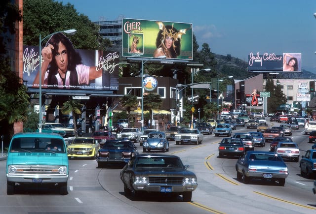 Aunque esta foto de Sunset Strip  es anterior a 1985, muestra claramente que ya había mucho tráfico. Foto: Fred Seibert vía Flickr creative commons.