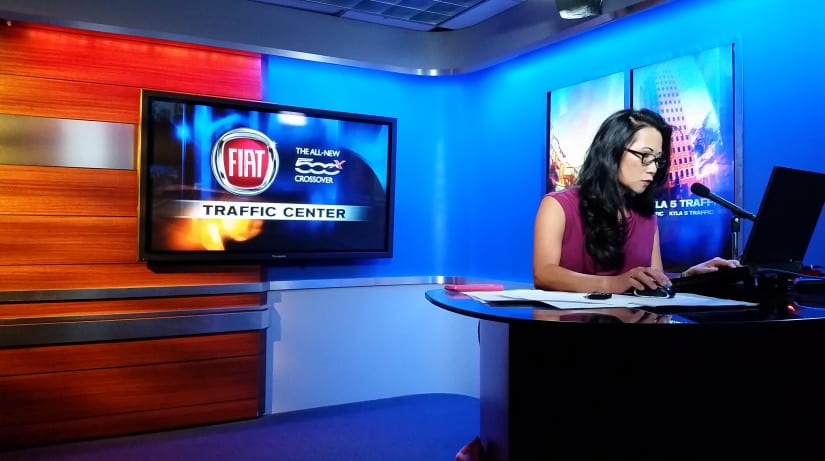 Ginger Chan, en el estudio de TV donde hace sus segmentos del tráfico.
